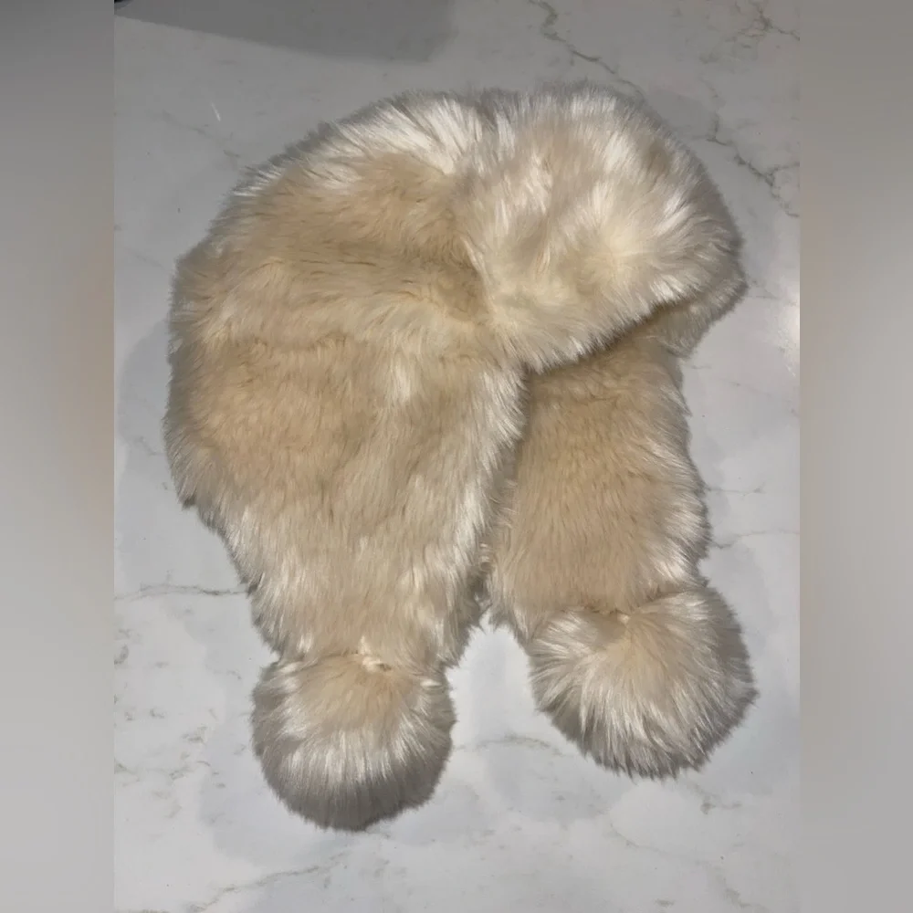 Gap‎ Kids Faux Fur Winter Aviator Cream Hat Size L- XL Ear Flaps Pom poms
